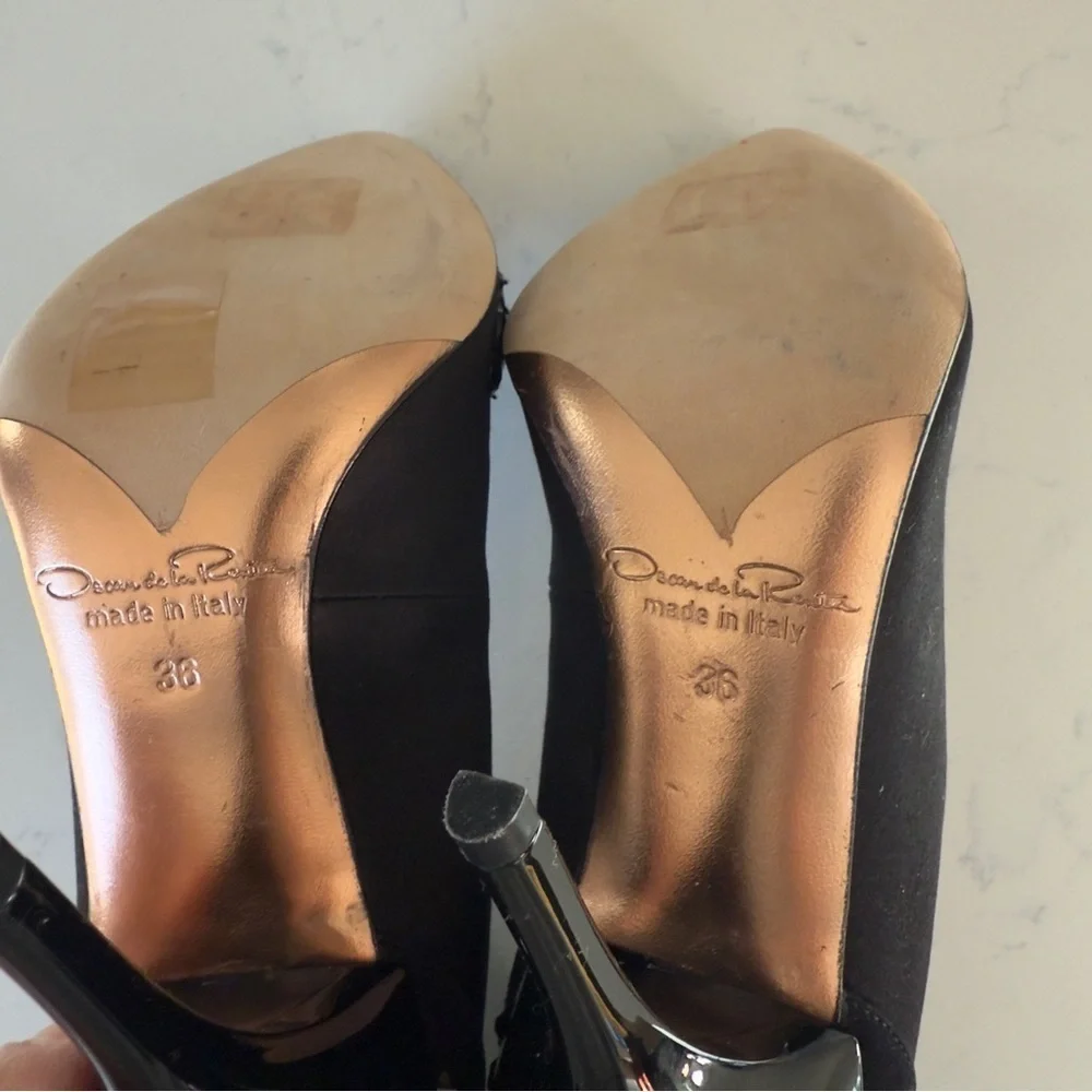 Oscar De La Renta Black Satin Crystal Embellished pointed toe pumps 36EU / 6US